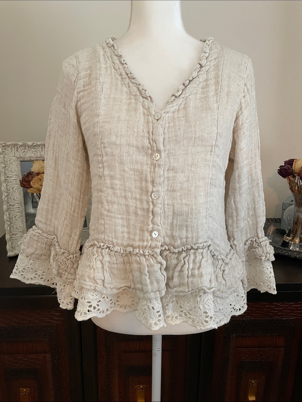 Paper Lace Linen Botton Front Top size Medium